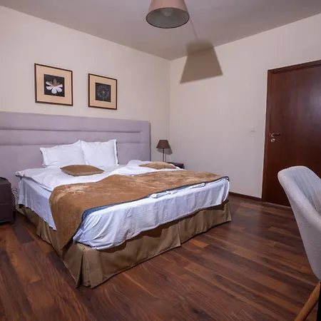 Strawberry Guest House1 *